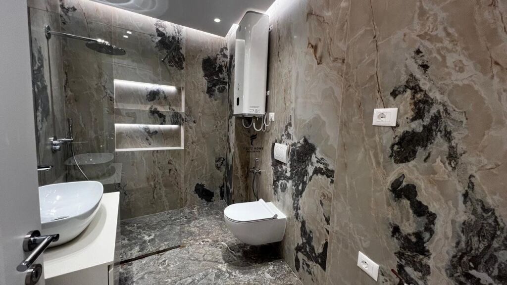 ZYRE ME QERA 130 M2 LAKE VIEW 2000 EURO FH-72643