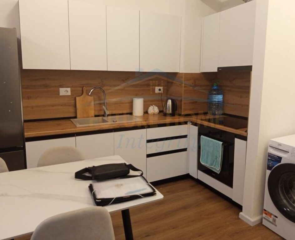 Affitto, Appartamento 1+1, Residenza Kadiu, Tirana.