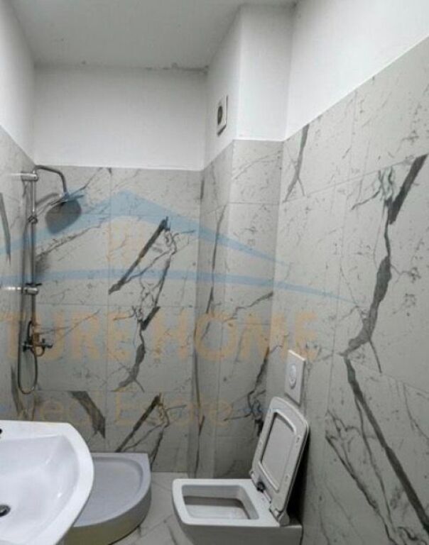 Shitet, Apartament 2+1 , Fresk