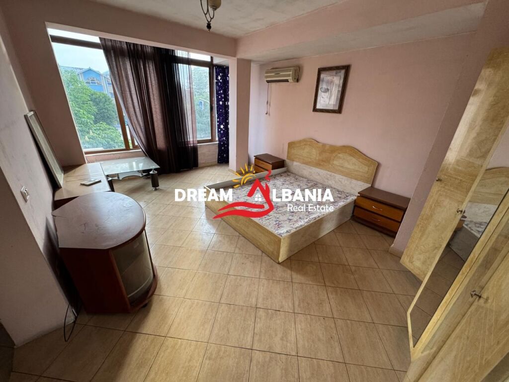 Shiten 2 Apartamente (1+1 dhe 2+1) tek Kryqezimi i 21 Dhjetorit (ID 4139190)