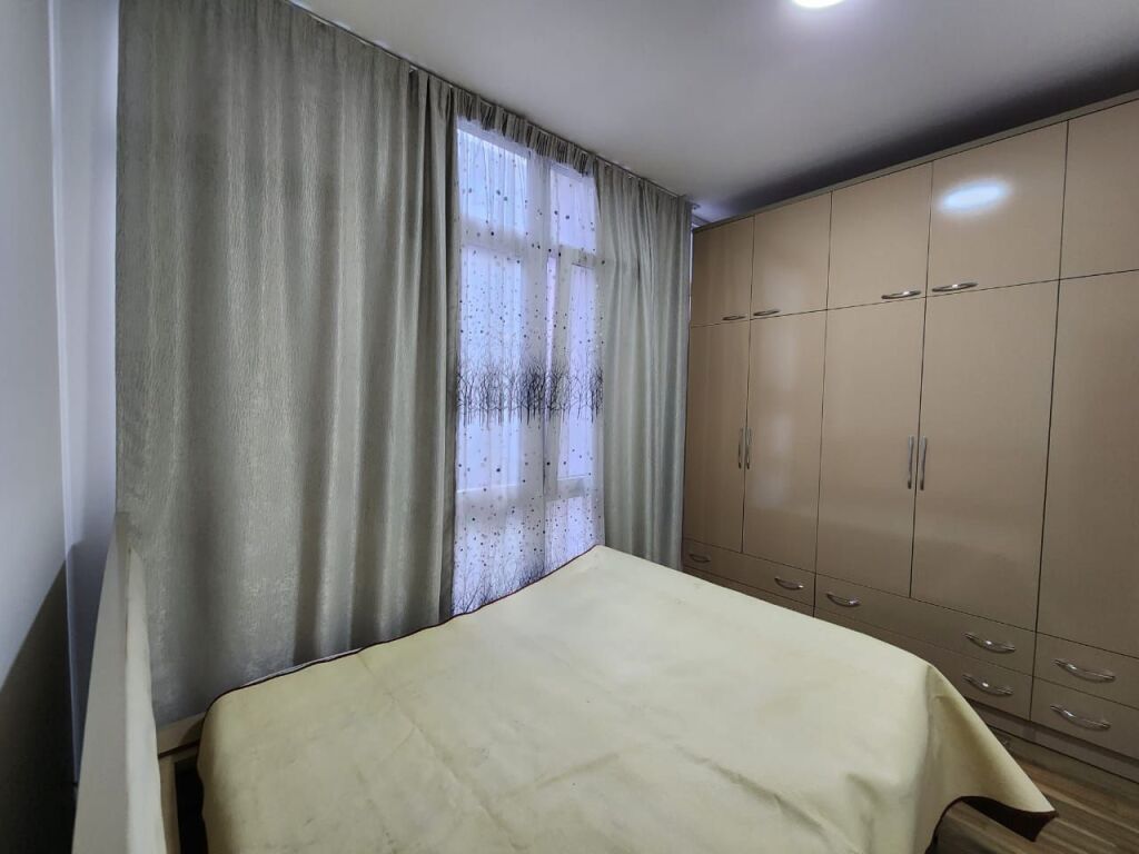 For rent 1+1 at Komuna e Parisit