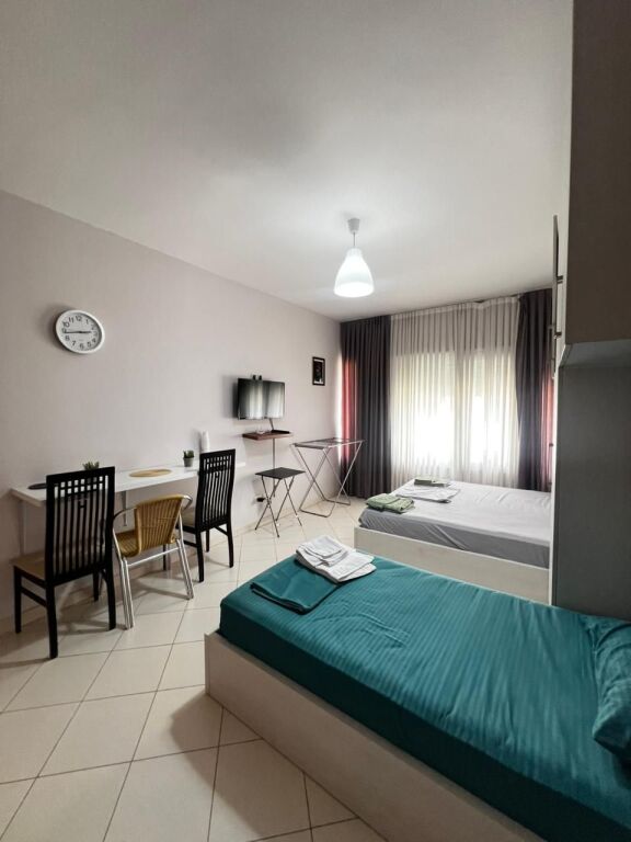 SHITET GARSONIERE PRANE HOTEL BLEART, GOLEM