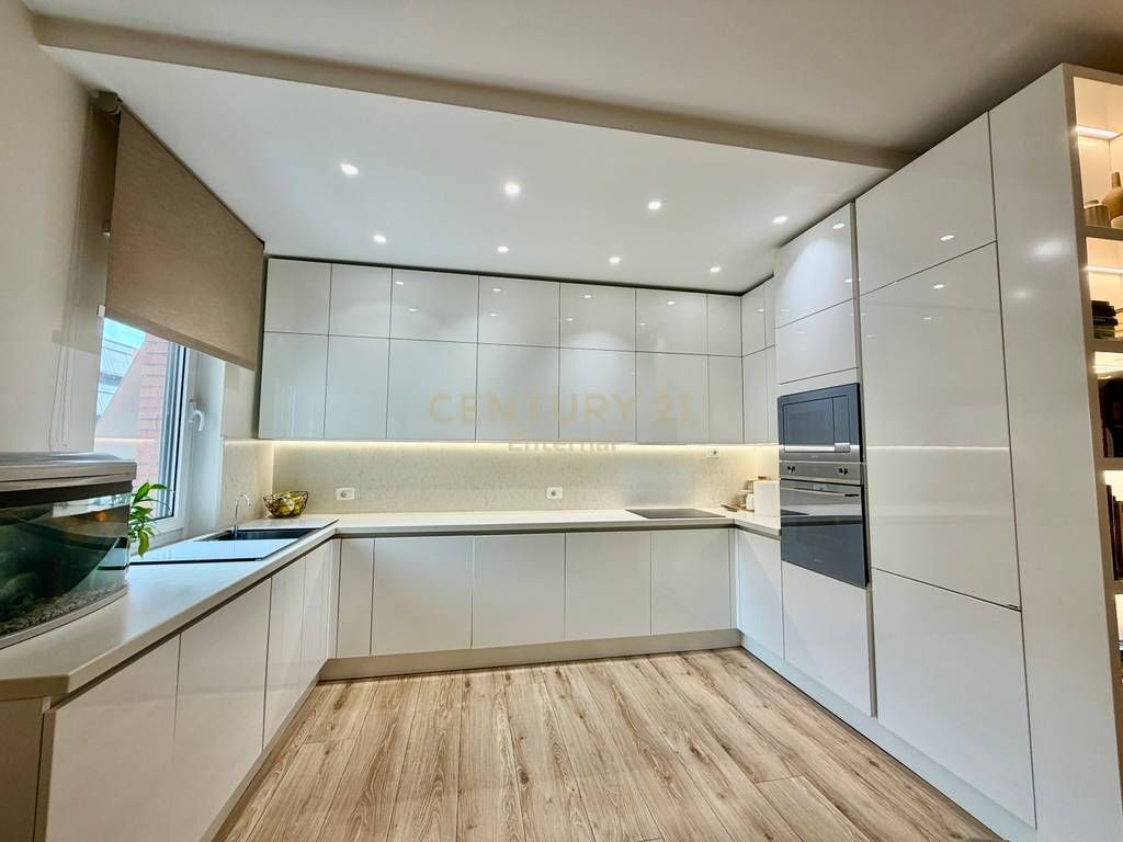 Apartment 3+1+2 for sale at Kompleksi Delijorgji