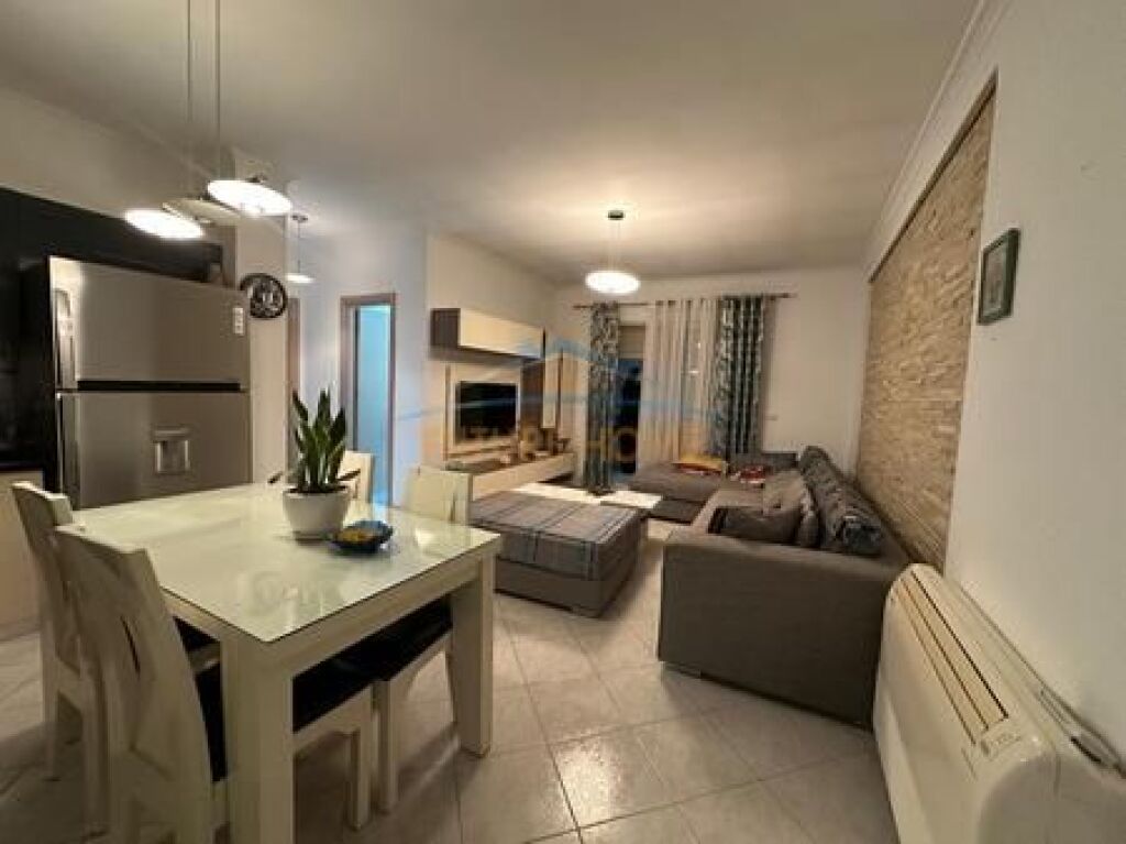 Shitet,Apartament 2+1,Ne Fresk, Tirane