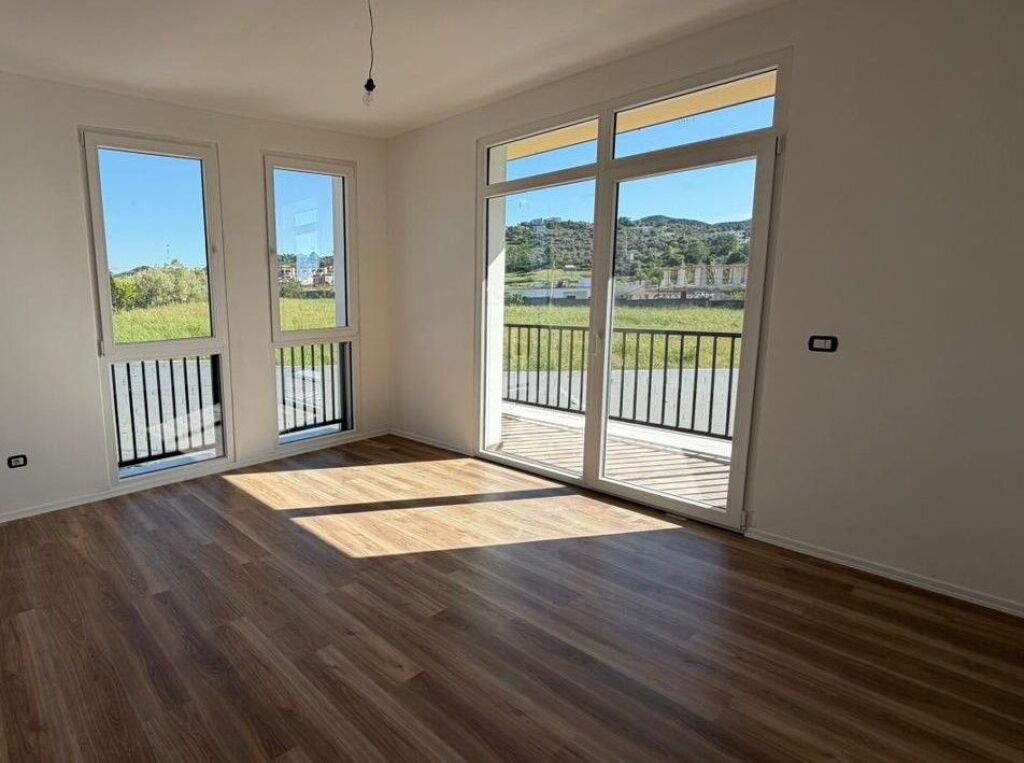 Shitet apartament 2+1 në Sauk te vjeter