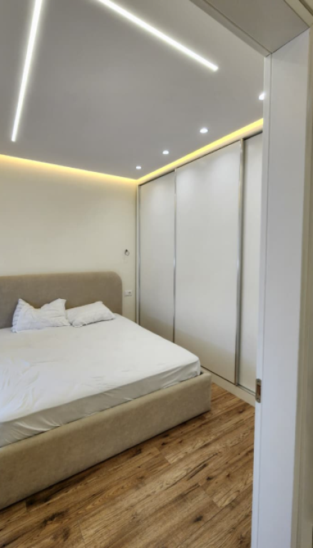 Apartament 1+1 me qira – pranë Universitetit Zonja e Këshillit të Mirë