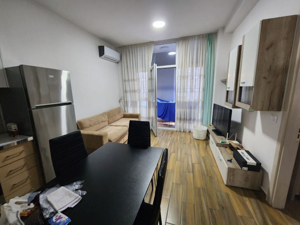 For rent 1+1 at Komuna e Parisit
