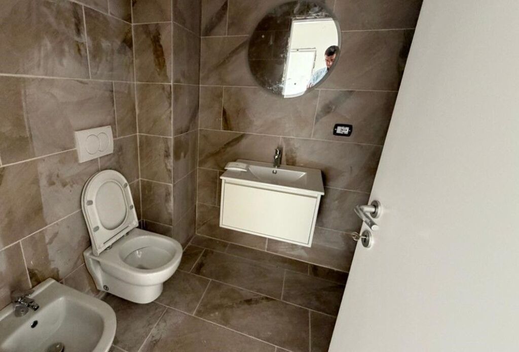 Shitet apartament 2+1 në Sauk te vjeter