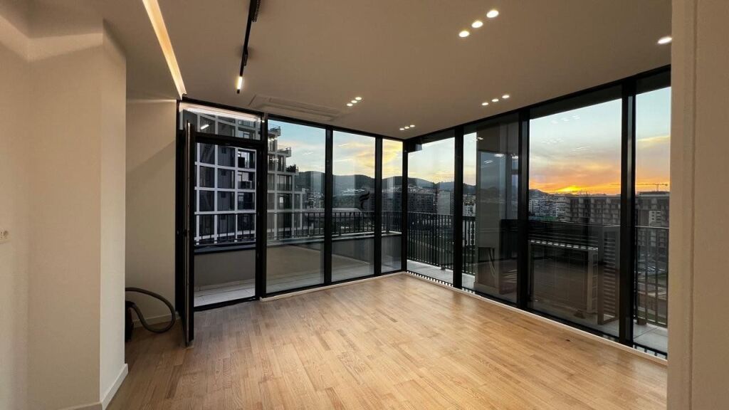ZYRE ME QERA 130 M2 LAKE VIEW 2000 EURO FH-72643