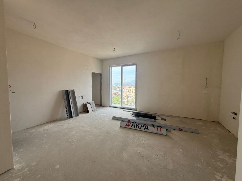 Shitet Apartament 2+1+Verande , Ish Fusha Aviacionit