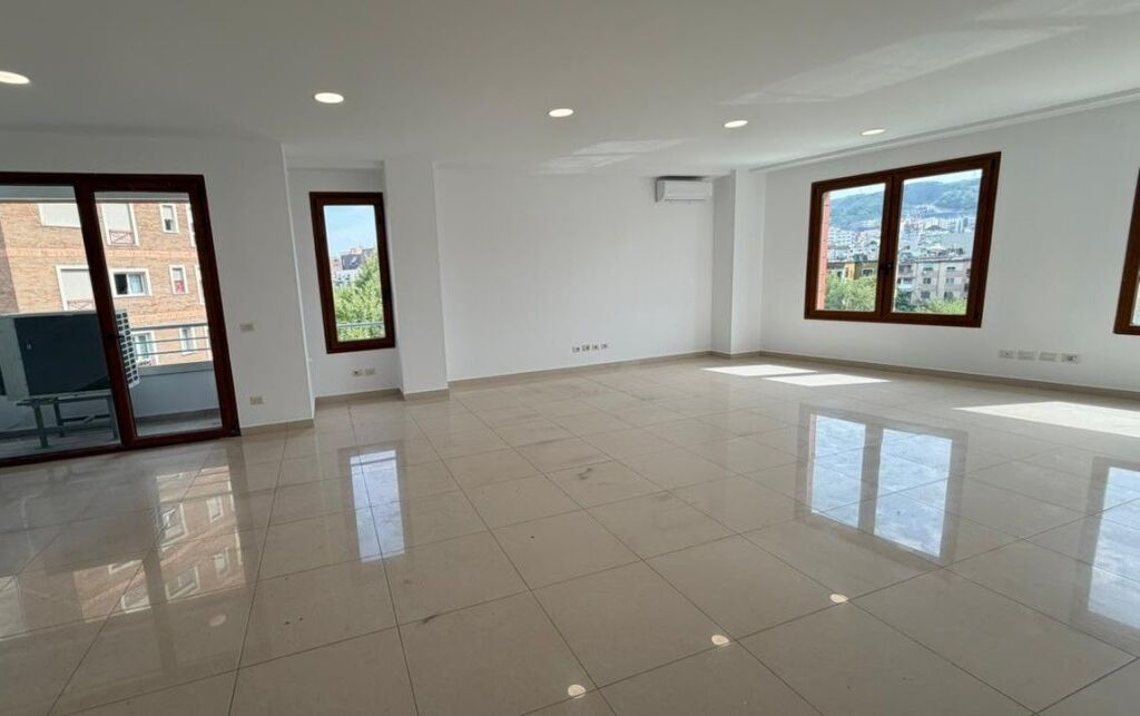🏢 Office space for rent at Delijorgji
