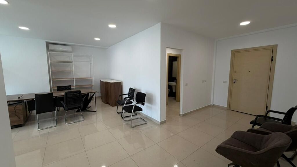 AMBIENT ZYRE 180M2 PER QERA TEK KOMPLEKSI DELIJORGJI