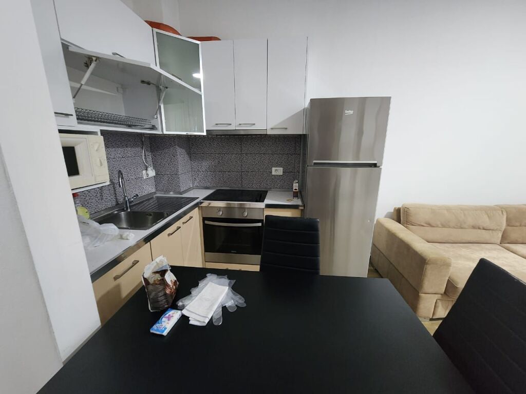 For rent 1+1 at Komuna e Parisit