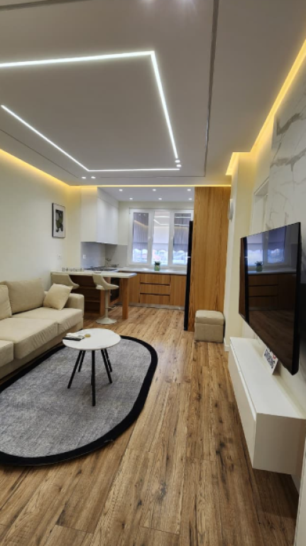 Apartament 1+1 me qira – pranë Universitetit Zonja e Këshillit të Mirë