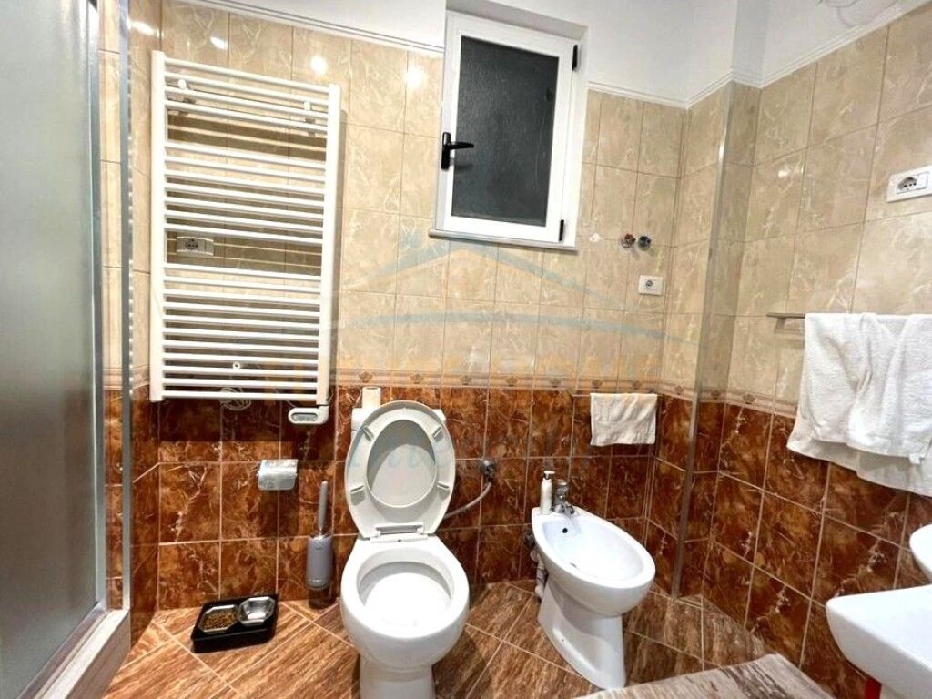 Shitet, Apartament 3+1+2, Fresk, Tiranë.