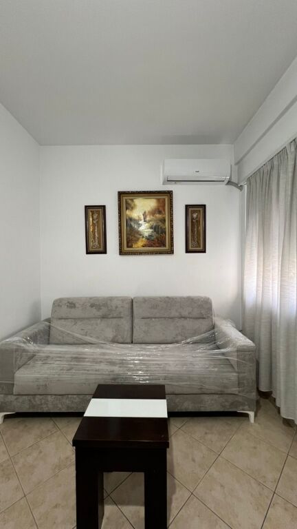 1+1 apartment for rent at Komuna e Parisit