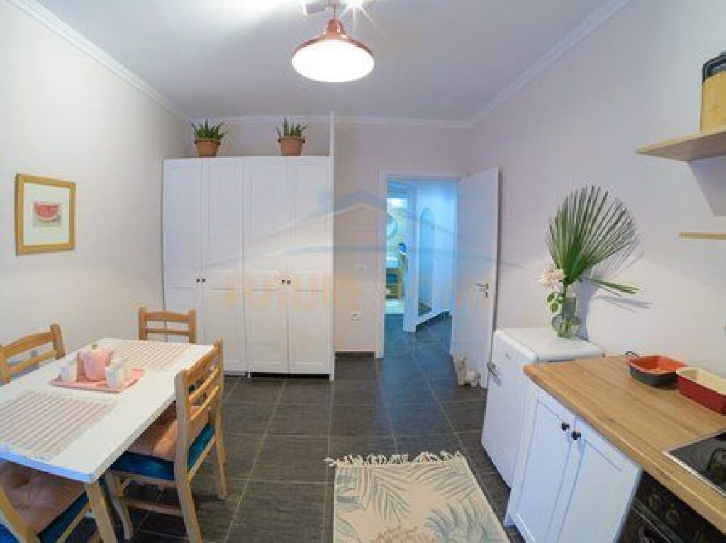 For sale, Apartment 2+1+2, Barrikadave Street, Tirana.