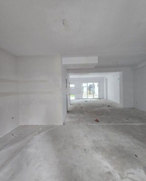 Commercial Unit 2+1 + Veranda + 2 Parking Spaces for Sale at Univers City Residence