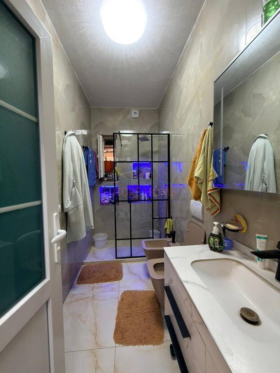 Shitet, Apartament 2+1, Kamez, Tirane.