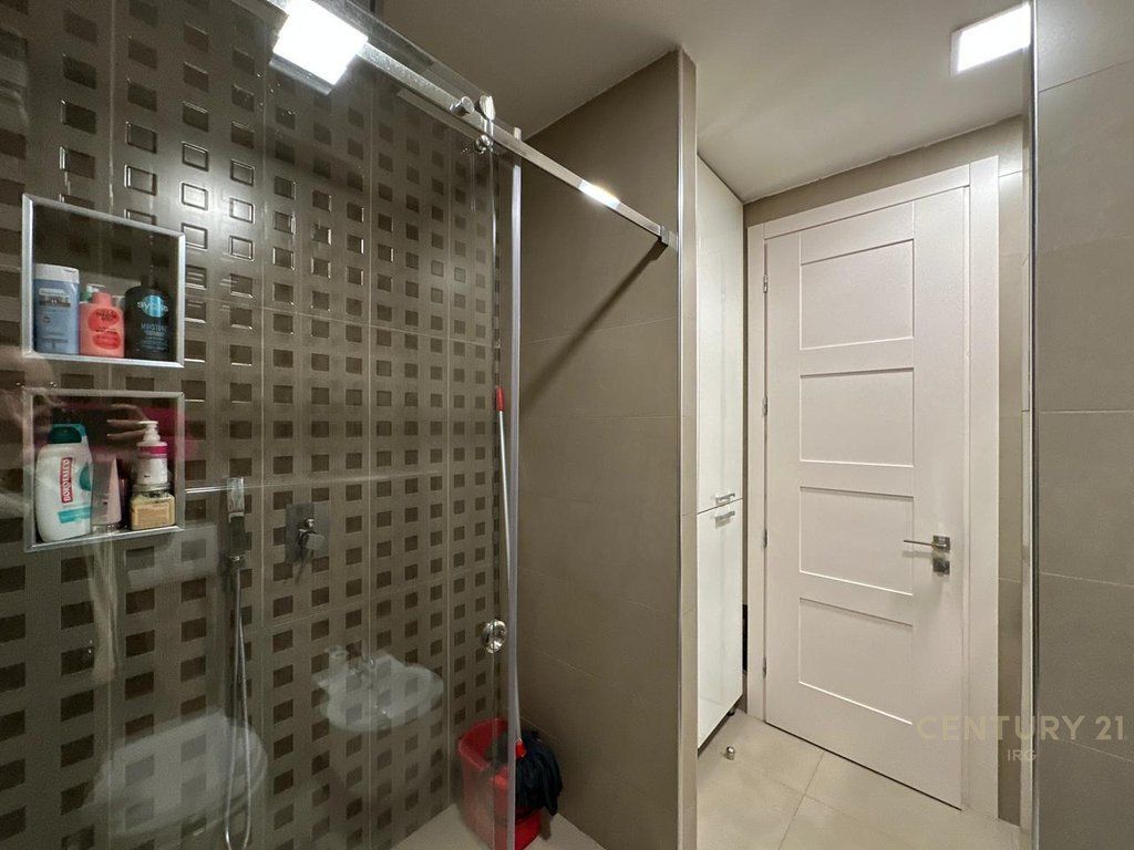 Shitet apartament 3+1+Kuzhine te Vecuar tek Kompleksi Kika 1, prane Union Bank! 367,000 €