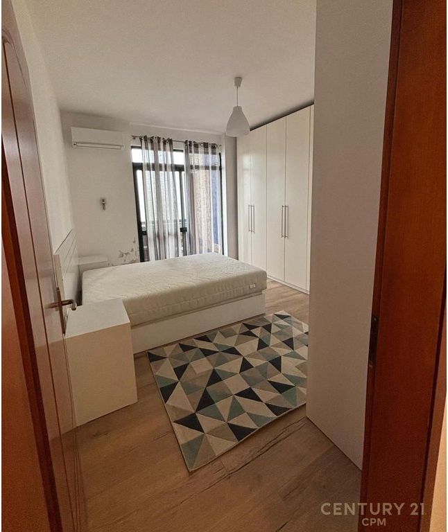 JEPET PER QIRA APARTAMENT 3+1+2 TEK 21 DHJETORI!
