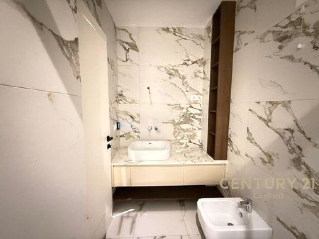 AFFITTIAMO APPARTAMENTO DI LUSSO + POSTO AUTO PRESSO LA RESIDENZA LAKE VIEW!