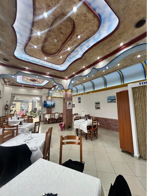 BAR -RISTORANTE IN VENDITA, SECONDA LINEA COSTIERA SUL MONTE ROBI!