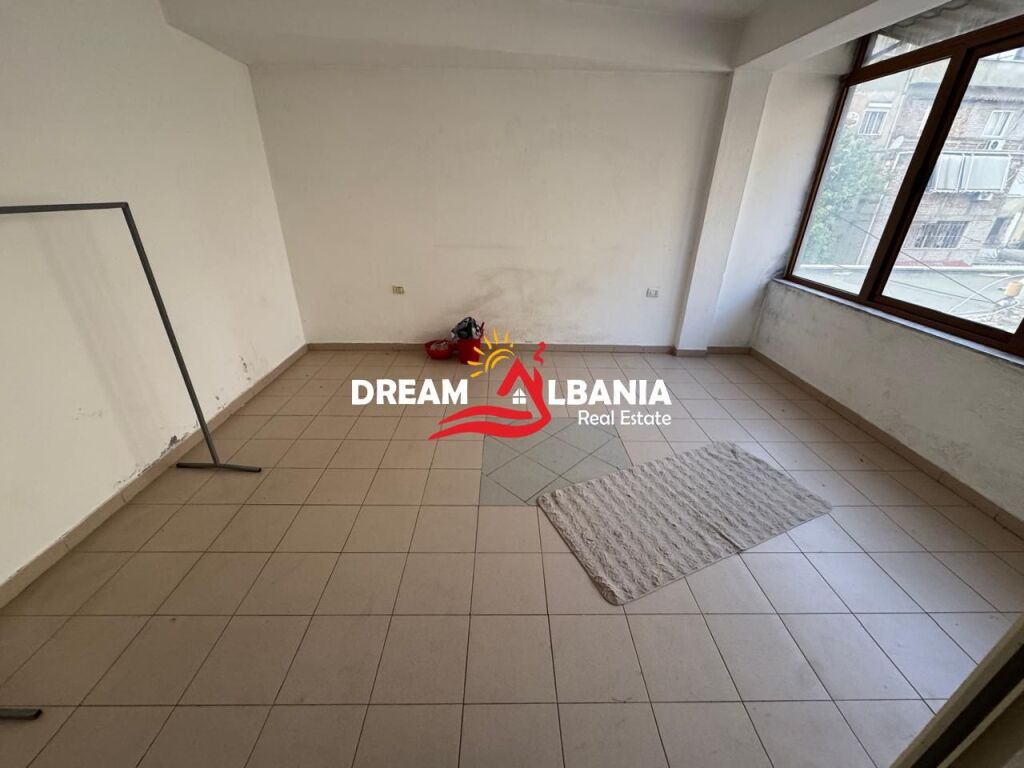 Shiten 2 Apartamente (1+1 dhe 2+1) tek Kryqezimi i 21 Dhjetorit (ID 4139190)
