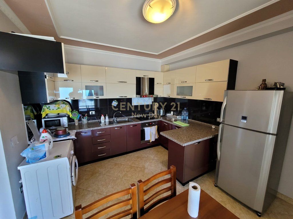 Shitet Apartament 2+1 me pamje Deti ne Currila 330,000€ | 110 m²