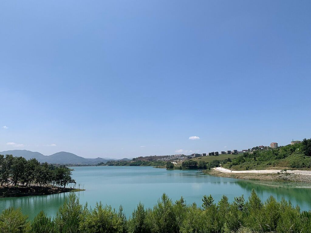 VILLA ELITARIA SU 3 PIANI IN VENDITA "ROLLING HILLS LIQUID FARKES" 1.600.000 EURO