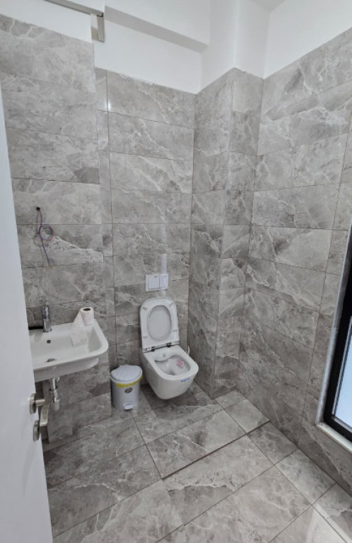 Jepet zyrë me qira – Square 21