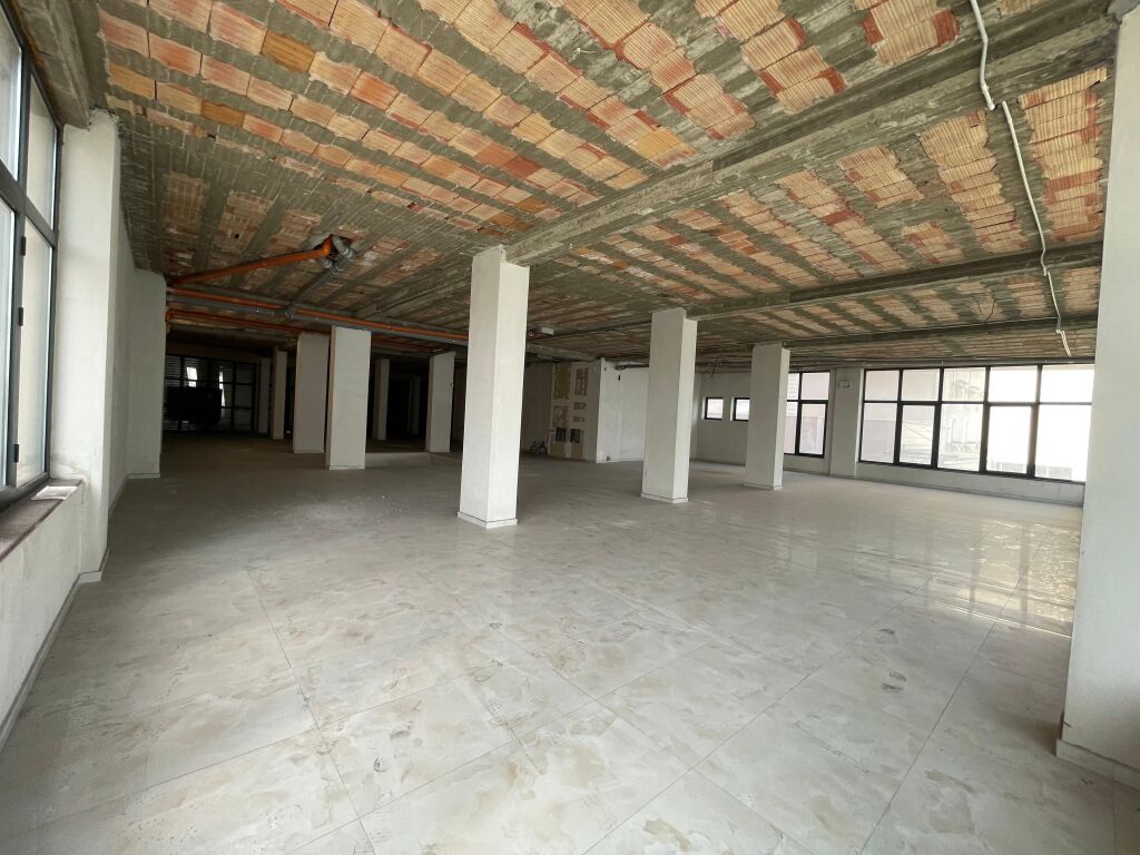 PREMISES 1400M2 FOR RENT AT THE MUNICIPALITY OVERPASS