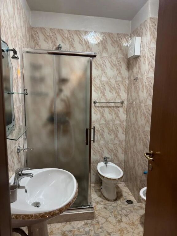 Apartament 1+1 per qira te Sheshi Willson