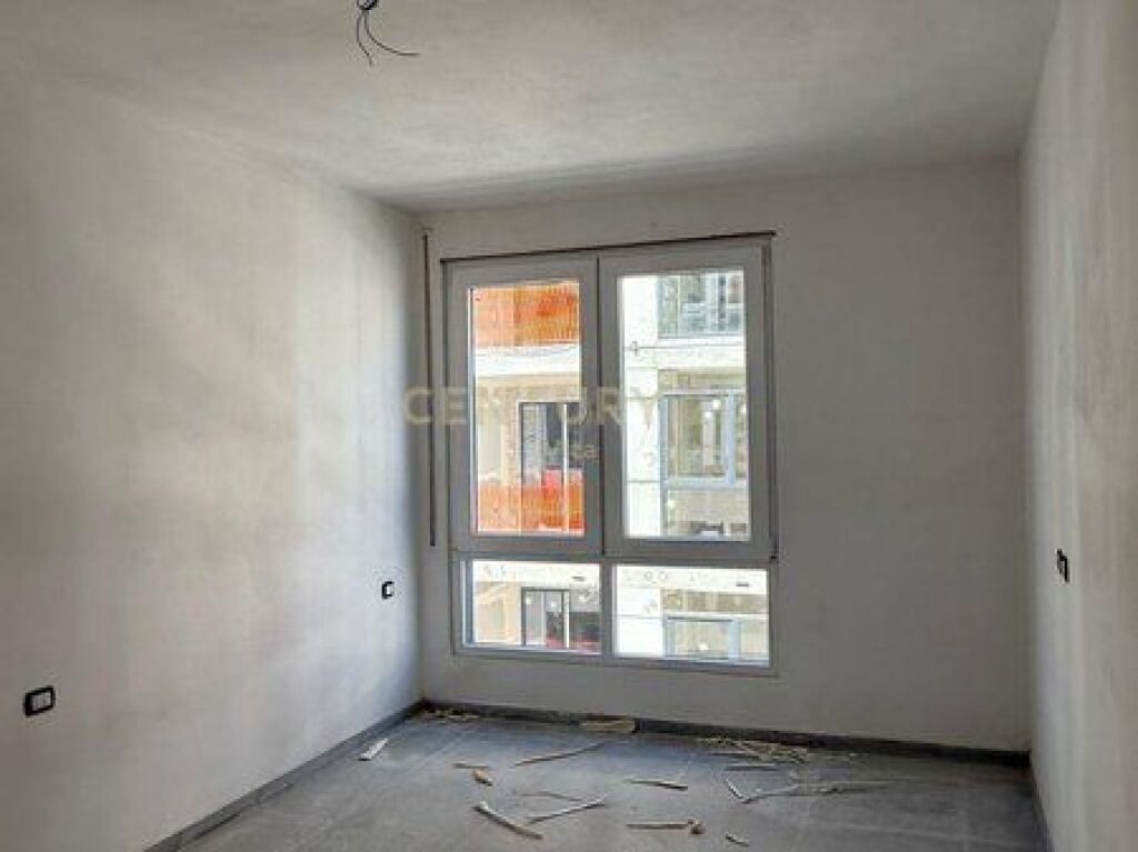 SHITET APARTAMENT 1+1 + POST PARKIMI NE QERRET !!!