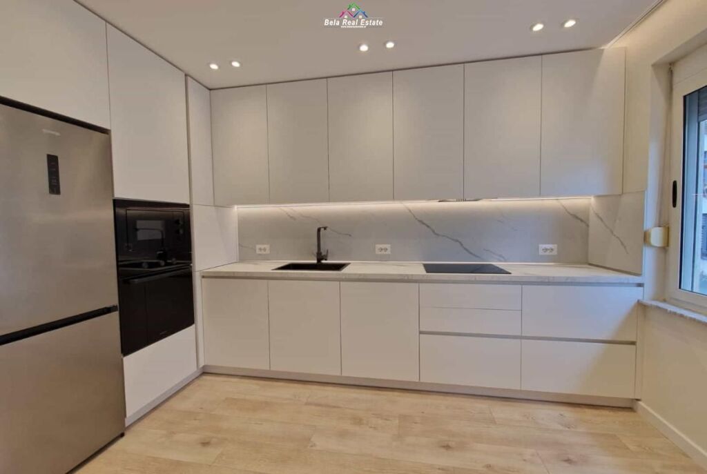 Zyre Me Qera 3+1 Ne Qender ( ID BZ2941) Tirane