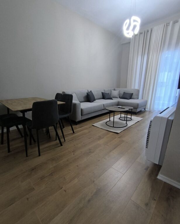Jepet me qera Apartamenti 1+1 , rruga Dritan Hoxha Kompleksi Aura 600 euro