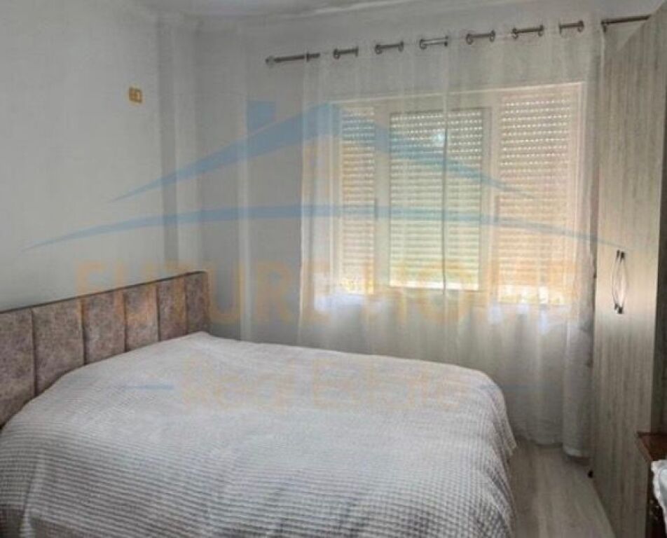 Shitet, Apartament 2+1 , Fresk