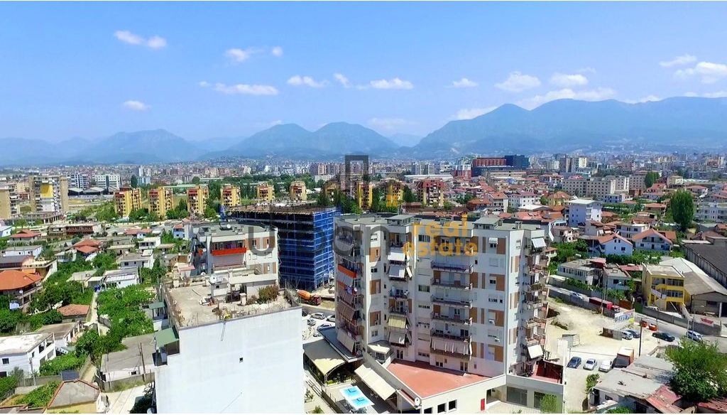 Shitet, Dyqan, Pranë Kristal Center, Tiranë - 170.000 € | 70m²
