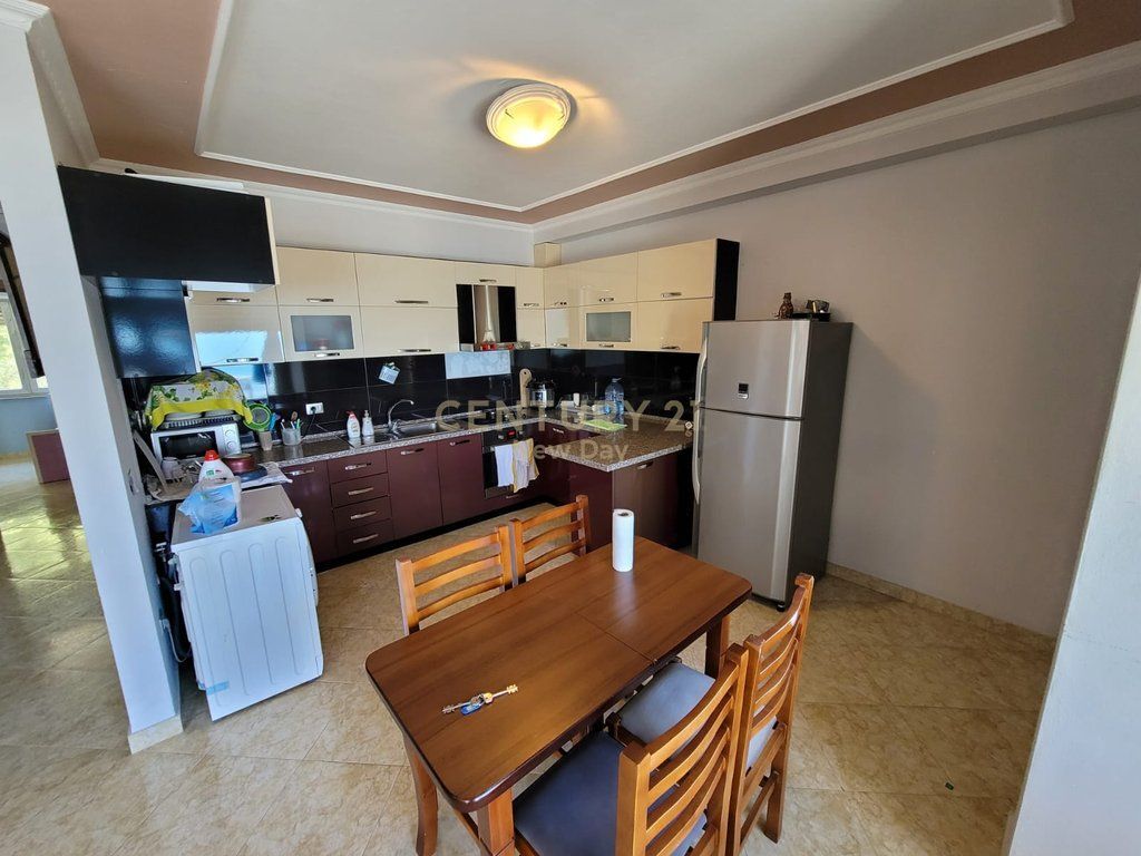 Shitet Apartament 2+1 me pamje Deti ne Currila 330,000€ | 110 m²