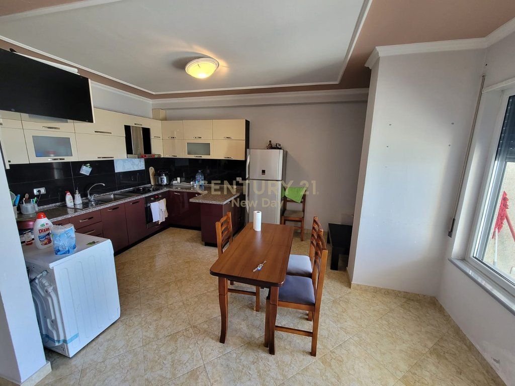 Shitet Apartament 2+1 me pamje Deti ne Currila 330,000€ | 110 m²