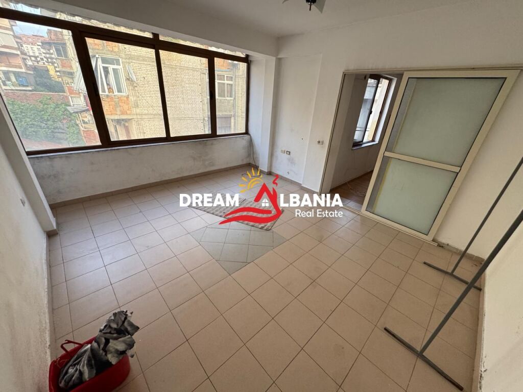 Shiten 2 Apartamente (1+1 dhe 2+1) tek Kryqezimi i 21 Dhjetorit (ID 4139190)