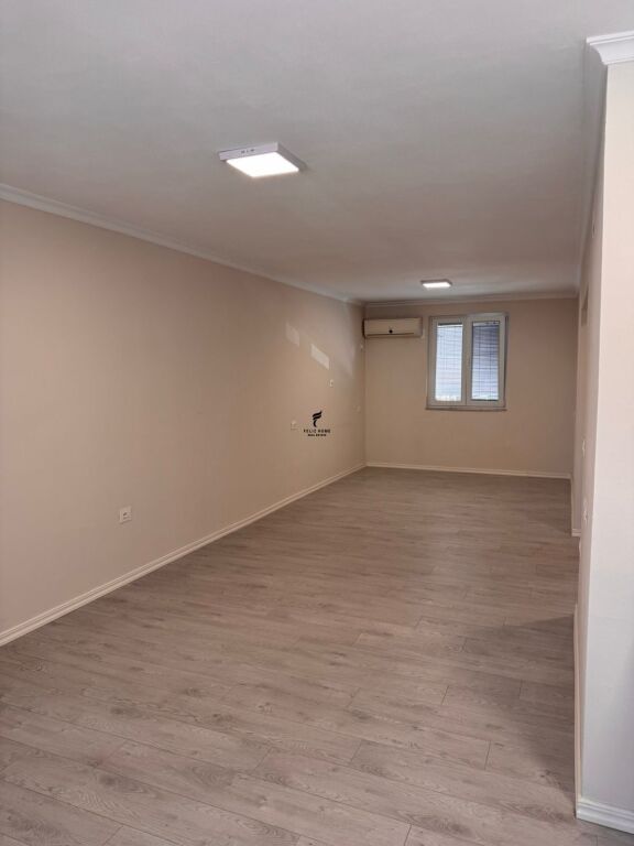 ZYRE ME QERA 70M2 21 DHJETORI 800 EURO  FH-72663