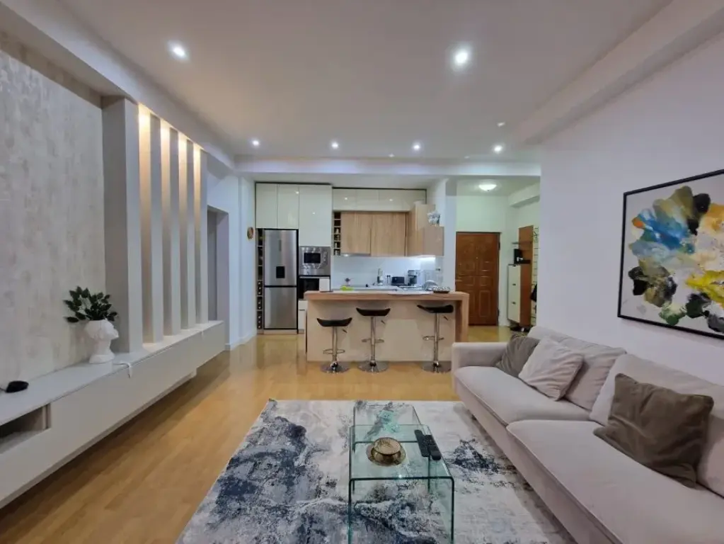 Shitje | Apartament 3 + 1 | Rruga Fortuzi | 350000 €