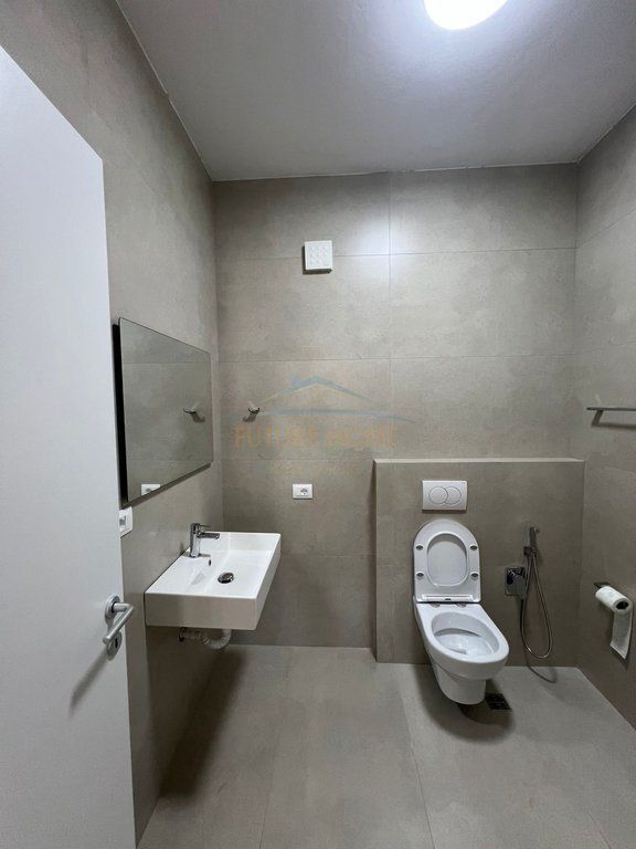 Affitto Appartamento 2+1+2+Posto, Via 5 Maji, Tirana