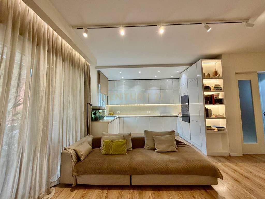 Apartment 3+1+2 for sale at Kompleksi Delijorgji
