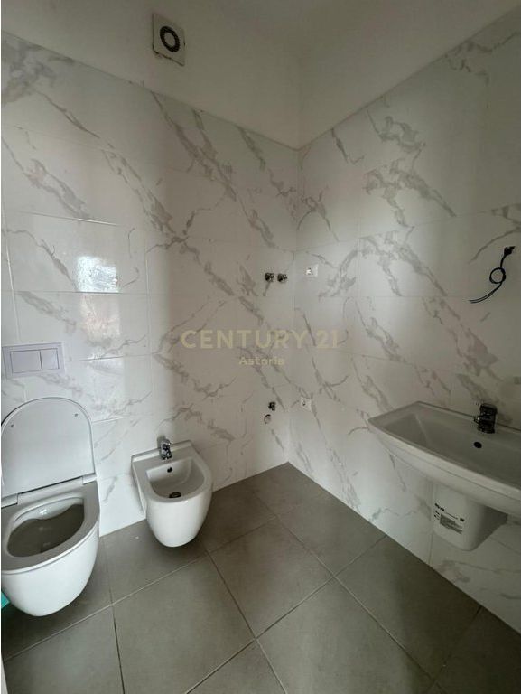 1+1 MODERN NË SHITJE TEK RRUGA E KOSOVARËVE 257,600 €