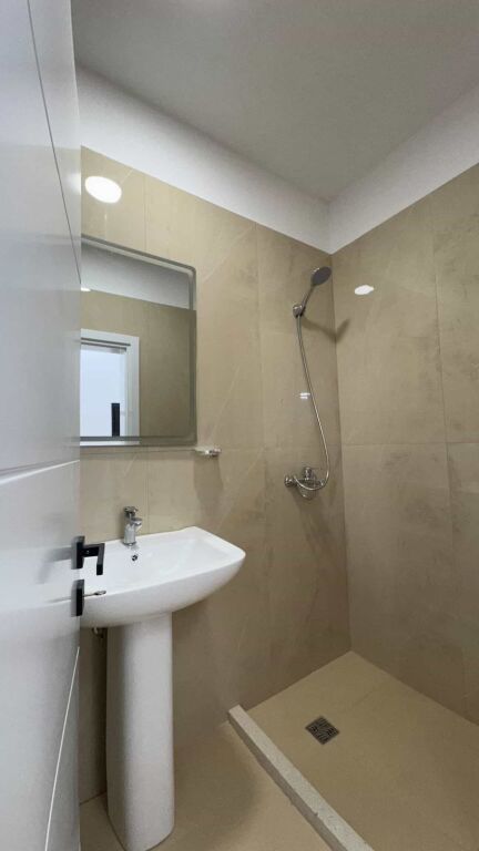 For rent Apartment 2+1+2, Ndre Mjeda street Star Complex 700 thousand lek