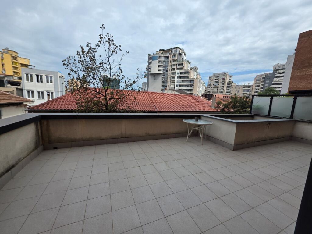 Jepet Apartament me qera