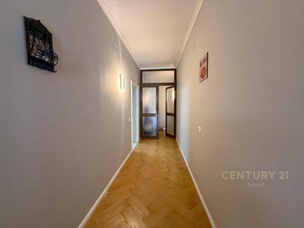 Apartment 1+1 and parking space for rent near the Medrese!