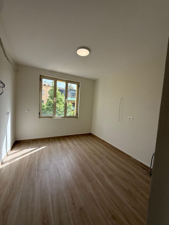 JEPET ME QIRA Ambient Per Zyra📍Rruga e Durresit *4 ambiente pune 📐Sip.100m² 💶600€ Neto